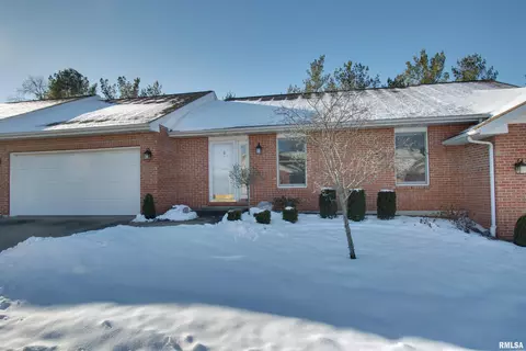 111 Waterford Dr E, Quincy, IL 62305