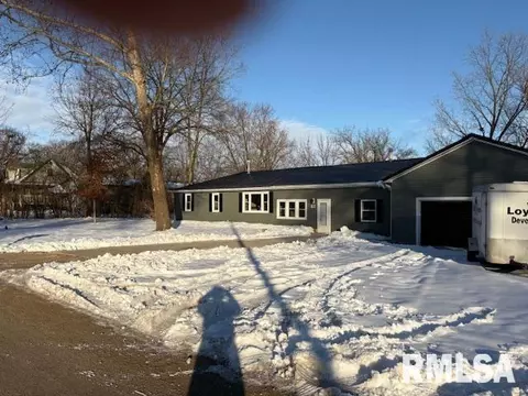 79 Lakeside Dr, Chatham, IL 62629