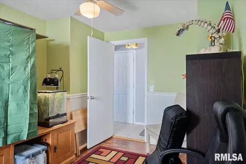 Entry Way - 2065 N 22nd St, Springfield, IL 62702 photo 4 of 5