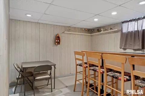 Dining - 2065 N 22nd St, Springfield, IL 62702 photo 4 of 4