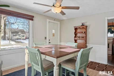 Dining - 2065 N 22nd St, Springfield, IL 62702 photo 2 of 4