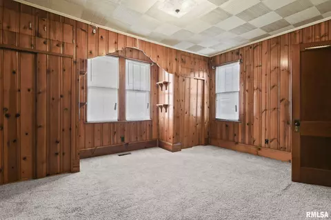 Bedroom - 2084 Peoria Rd, Springfield, IL 62702 photo 1 of 4