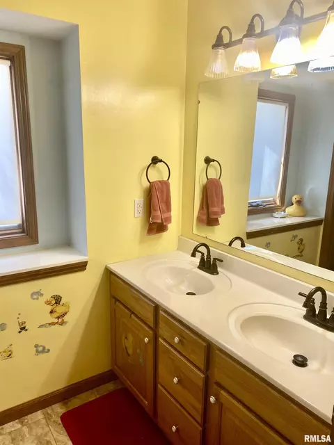 2506 Hampton, Chatham, IL 62629 photo 21
