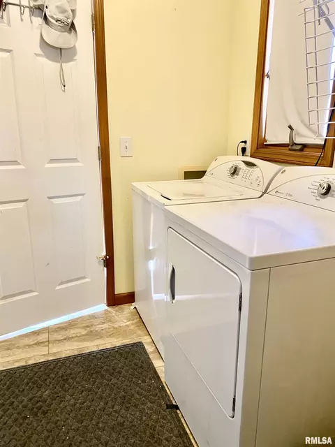 2506 Hampton, Chatham, IL 62629 photo 11