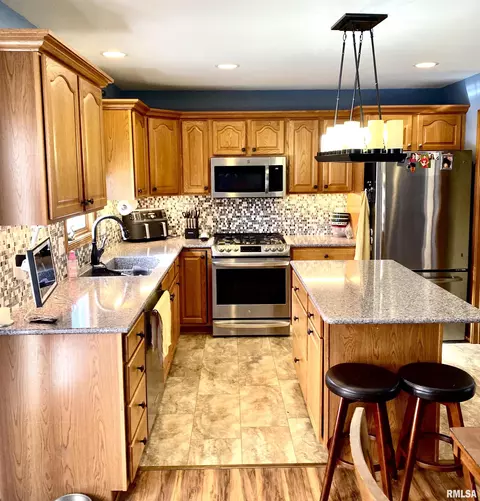 2506 Hampton, Chatham, IL 62629 photo 5