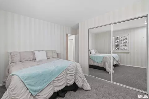 Bedroom - 2124 Fairway Dr, Springfield, IL 62704 photo 5 of 6