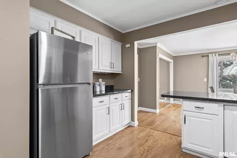 Kitchen - 2124 Fairway Dr, Springfield, IL 62704 photo 2 of 4