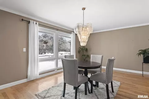 Dining - 2124 Fairway Dr, Springfield, IL 62704 photo 2 of 5
