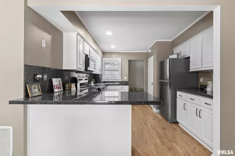Kitchen - 2124 Fairway Dr, Springfield, IL 62704 photo 4 of 4