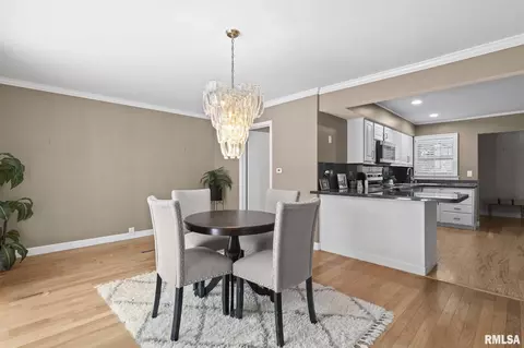 Dining - 2124 Fairway Dr, Springfield, IL 62704 photo 3 of 5