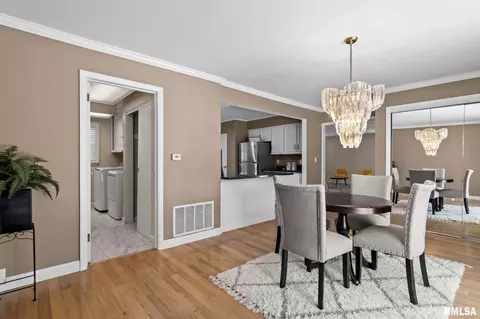 Dining - 2124 Fairway Dr, Springfield, IL 62704 photo 4 of 5