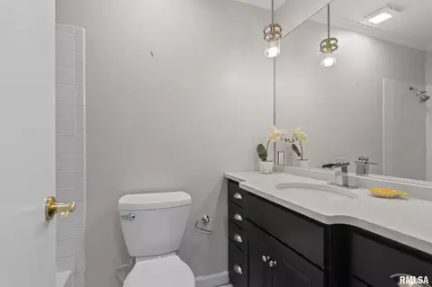 Bath - 2124 Fairway Dr, Springfield, IL 62704 photo 2 of 2