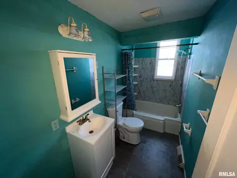 Bath - 112 W Winans St, Chestnut, IL 62518 photo 1 of 1