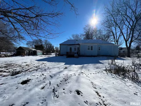 Exterior - 112 W Winans St, Chestnut, IL 62518 photo 1 of 3