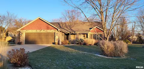 1701 Prestwick Dr, Galesburg, IL 61401