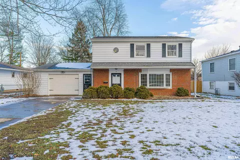 6 Rigg Dr, Lincoln, IL 62656