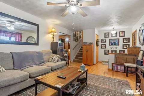 2314 Winnebago Dr, Springfield, IL 62702 photo 3