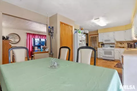 2314 Winnebago Dr, Springfield, IL 62702 photo 8