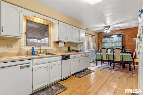 2314 Winnebago Dr, Springfield, IL 62702 photo 7