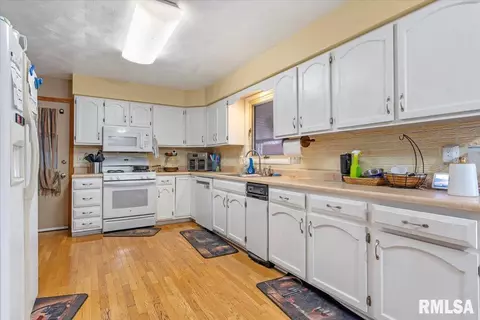 2314 Winnebago Dr, Springfield, IL 62702 photo 6