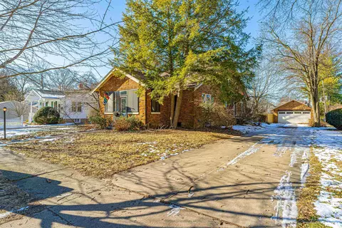 105 Mundy St, Lincoln, IL 62656