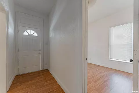 Entry Way - 728 N Kickapoo St, Lincoln, IL 62656 photo 2 of 4