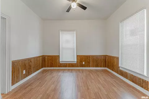 Living - 728 N Kickapoo St, Lincoln, IL 62656 photo 1 of 4