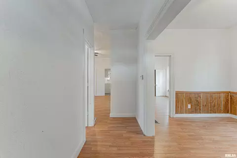 Entry Way - 728 N Kickapoo St, Lincoln, IL 62656 photo 1 of 4