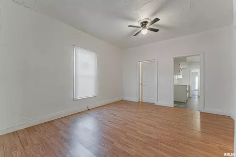 Living - 728 N Kickapoo St, Lincoln, IL 62656 photo 3 of 4