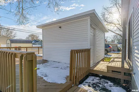 Exterior - 728 N Kickapoo St, Lincoln, IL 62656 photo 2 of 2