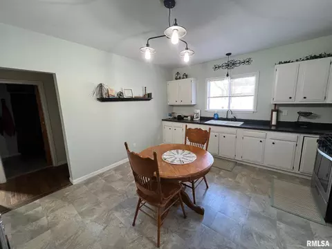 Kitchen - 830 N 8th St, Springfield, IL 62702 photo 3 of 4