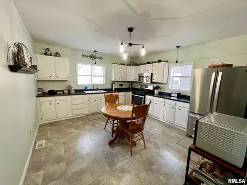 Kitchen - 830 N 8th St, Springfield, IL 62702 photo 1 of 4