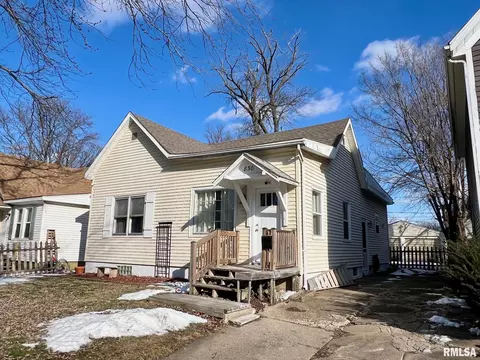 830 N 8th St, Springfield, IL 62702