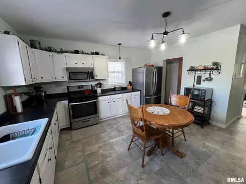 Kitchen - 830 N 8th St, Springfield, IL 62702 photo 4 of 4