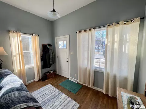 Entry Way - 830 N 8th St, Springfield, IL 62702 photo 1 of 1