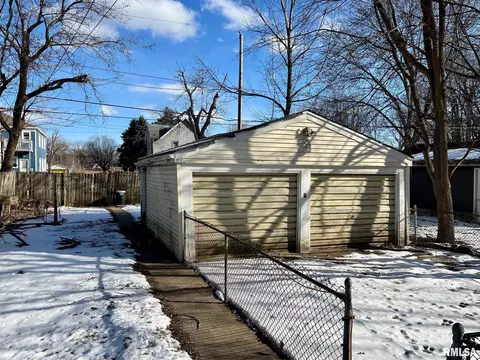 Exterior - 830 N 8th St, Springfield, IL 62702 photo 4 of 4