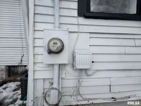 Exterior - 1805 S 7th St, Springfield, IL 62703 photo 3 of 3