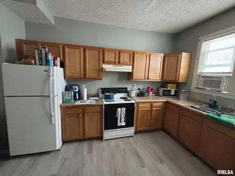 Kitchen - 1805 S 7th St, Springfield, IL 62703 photo 1 of 1