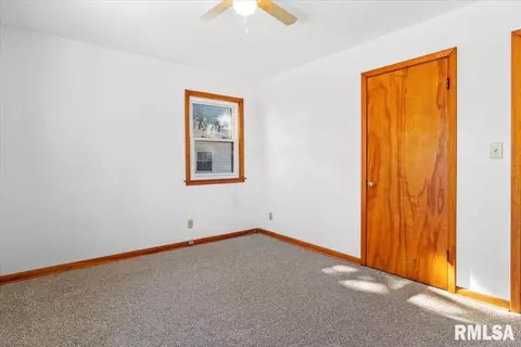 13 Midland Ct, Springfield, IL 62702 photo 2