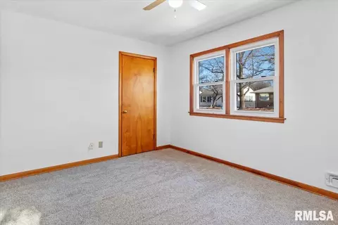 13 Midland Ct, Springfield, IL 62702 photo 8