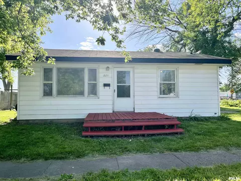 221 N Roodhouse Ave, Roodhouse, IL 62082