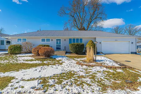 305 N Madison St, Hartsburg, IL 62643