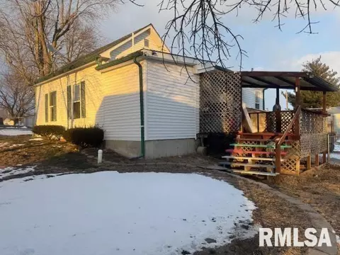 305 W York St, Camp Point, IL 62320 photo 7