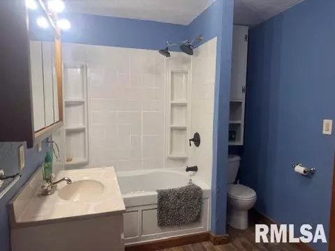 305 W York St, Camp Point, IL 62320 photo 4