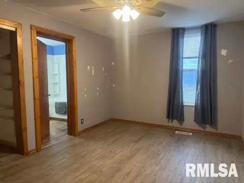 305 W York St, Camp Point, IL 62320 photo 5