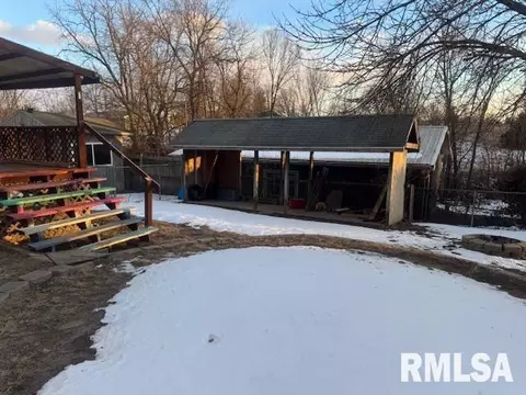 305 W York St, Camp Point, IL 62320 photo 8