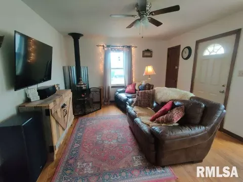 564 W Elliott Ave, Springfield, IL 62702 photo 2
