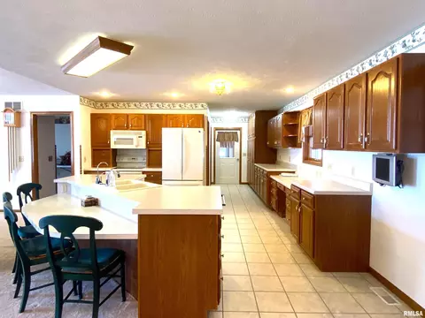 Kitchen - 1480 State Route 100 Hwy, Bluffs, IL 62621 photo 3 of 4