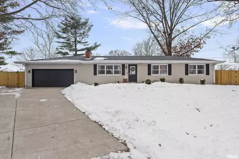 11 Parkview Ln, Chatham, IL 62629
