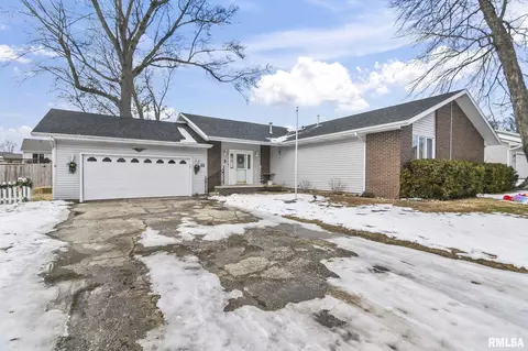 65 Ramblewood Dr, Chatham, IL 62629